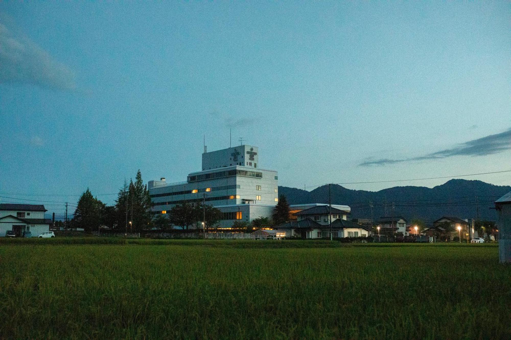 Katsuyama New Hotel Buitenkant foto